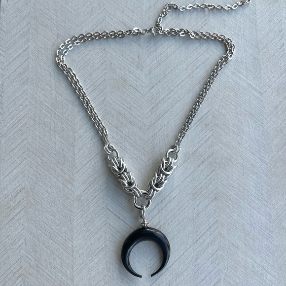 Handmade maille necklace up side down black horns crescent moon lunula boho goth - Picture 12 of 13